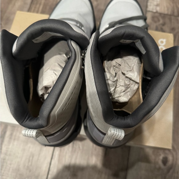 ON Running Cloudrock Waterproof Women’s Shoes - Glacier/Eclipse - Picture 3 of 5